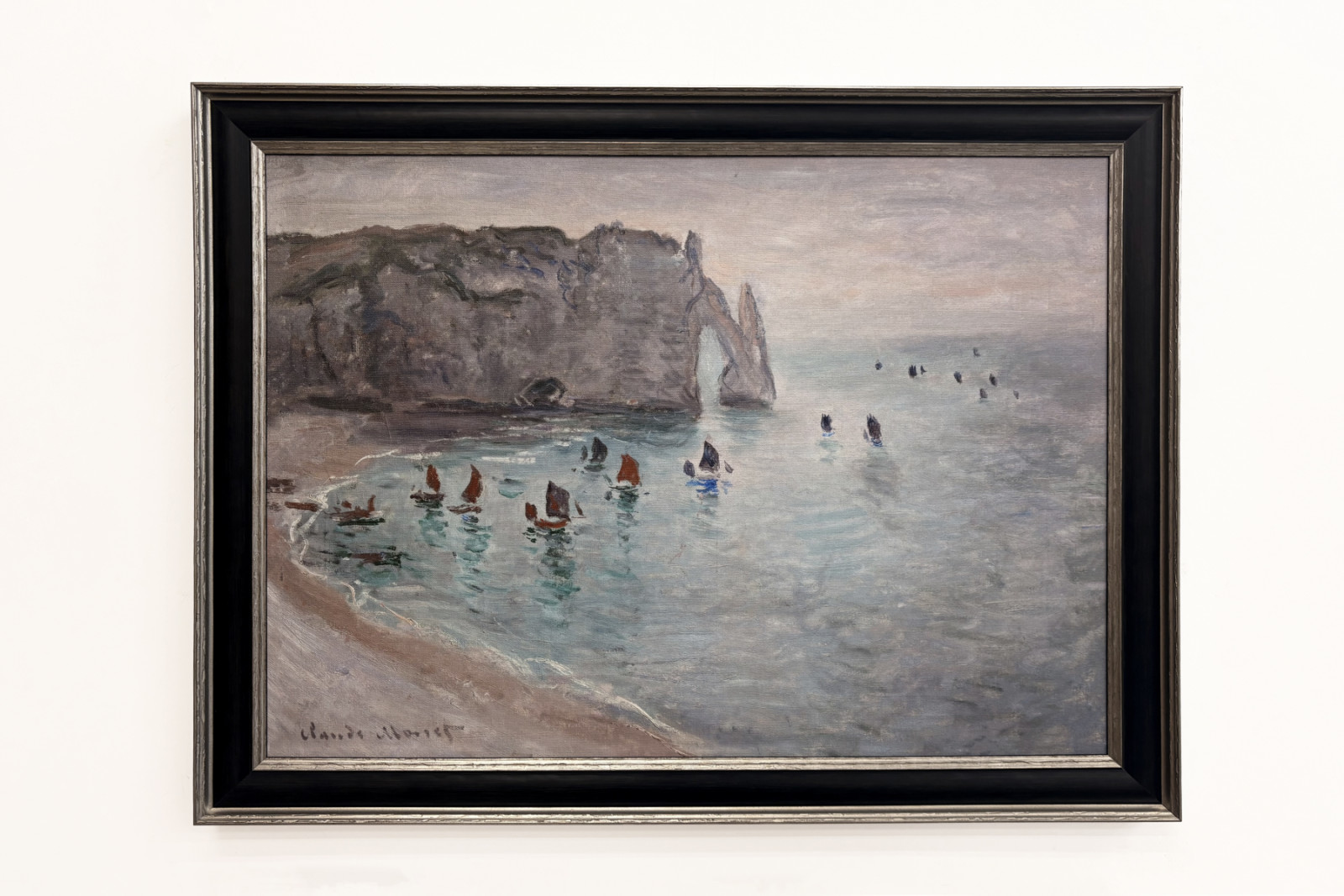 Etretat, Porte d'Aval: Fishing Boats Leaving the Port - Claude Monet