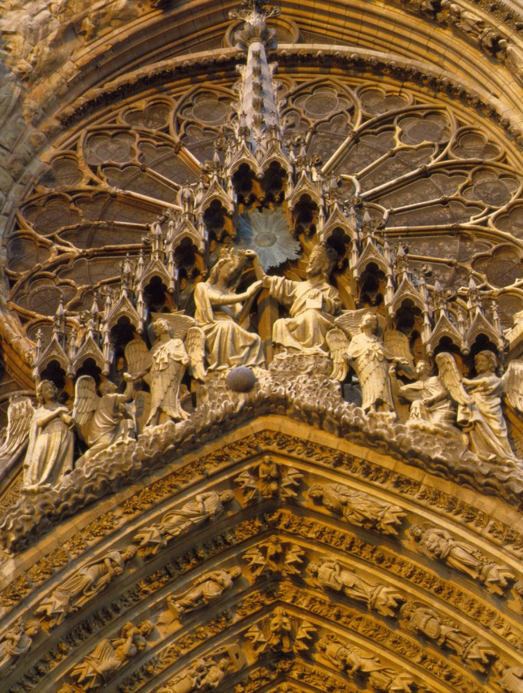 Reims Cathedral: detail of the façade (Marne 51) depicting the Coronation of the Virgin by French School