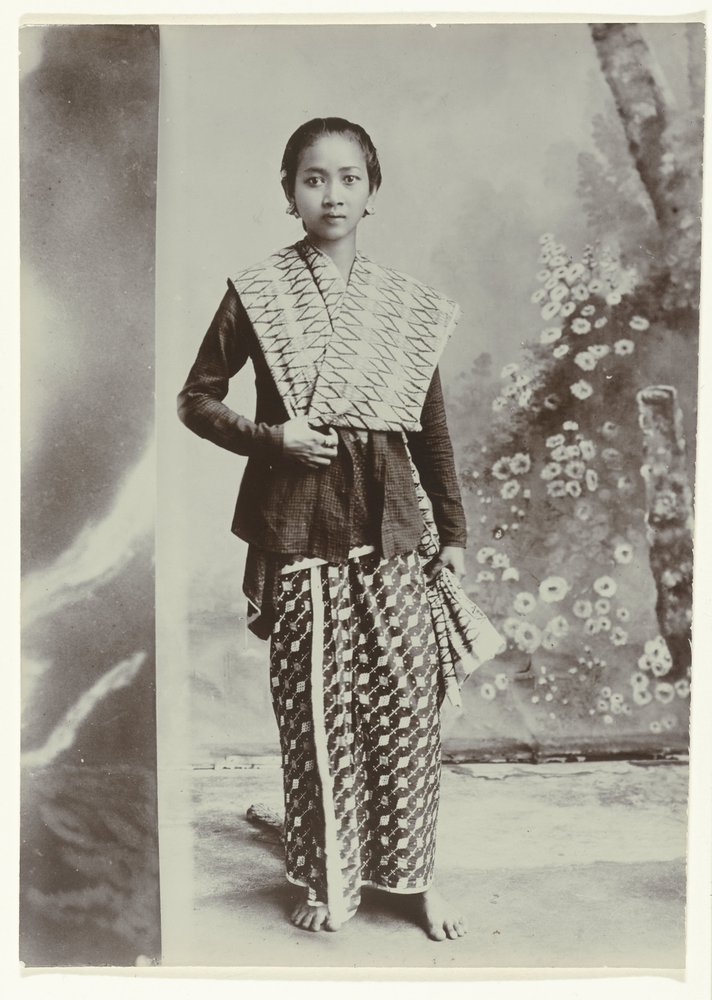 Studio portrait of a young Javanese woman in a sarong with batik motif ...