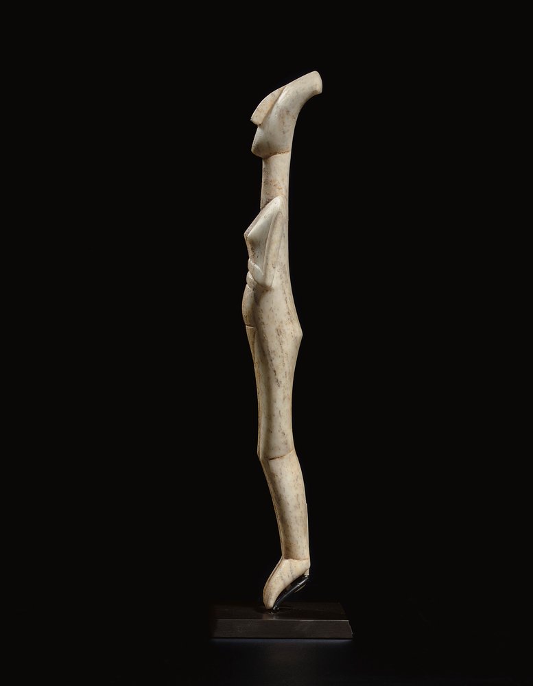 Cycladic reclining female figure, name-piece of the Schuster Master, Early Cycladic II by Schuster Master