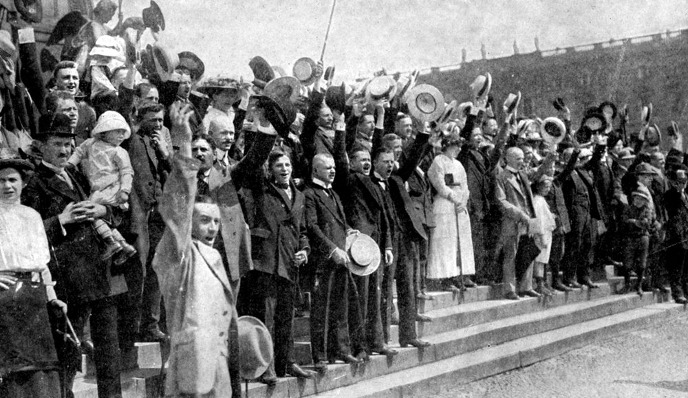 Crowds cheering during the outbreak of hostilities, war fever in ...
