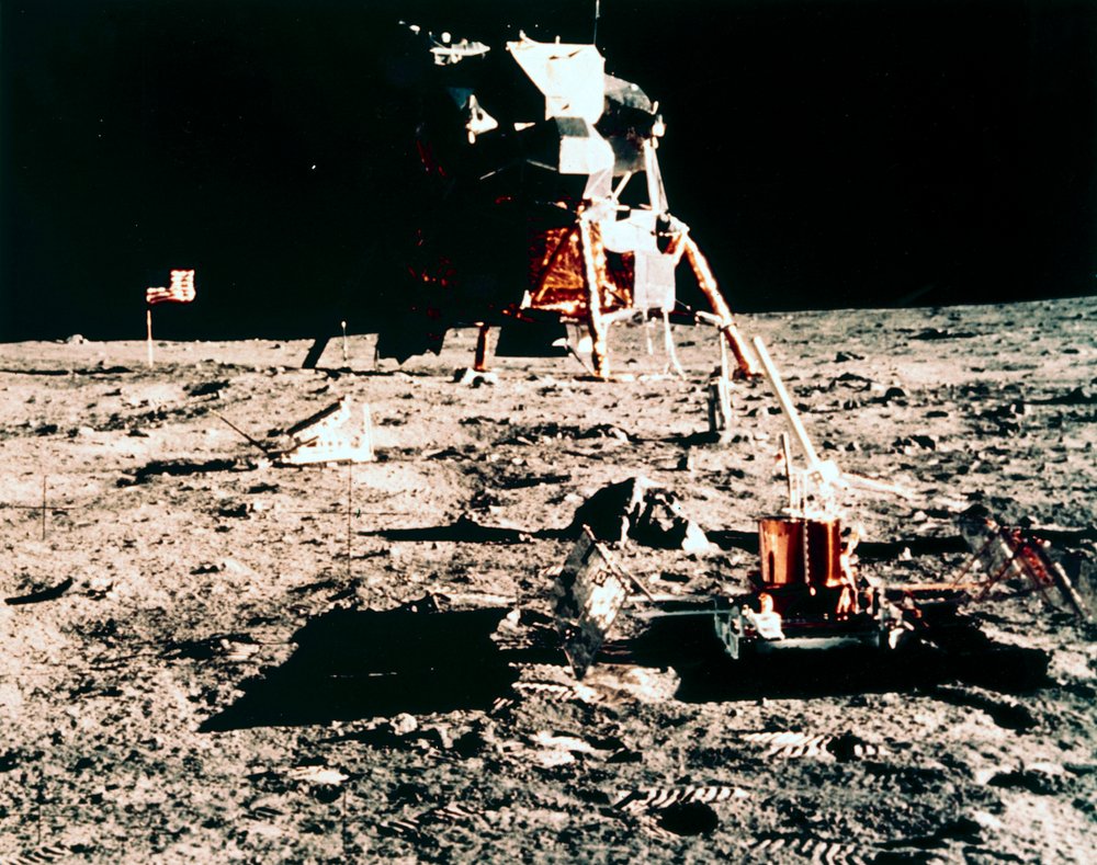 Manned Space Flight, USA, Apollo 11 lunar experiments