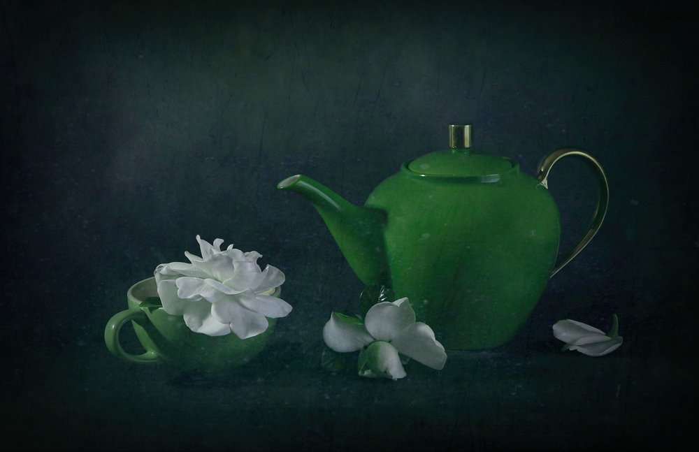 Green Teapot Gardenia by Fangping Zhou