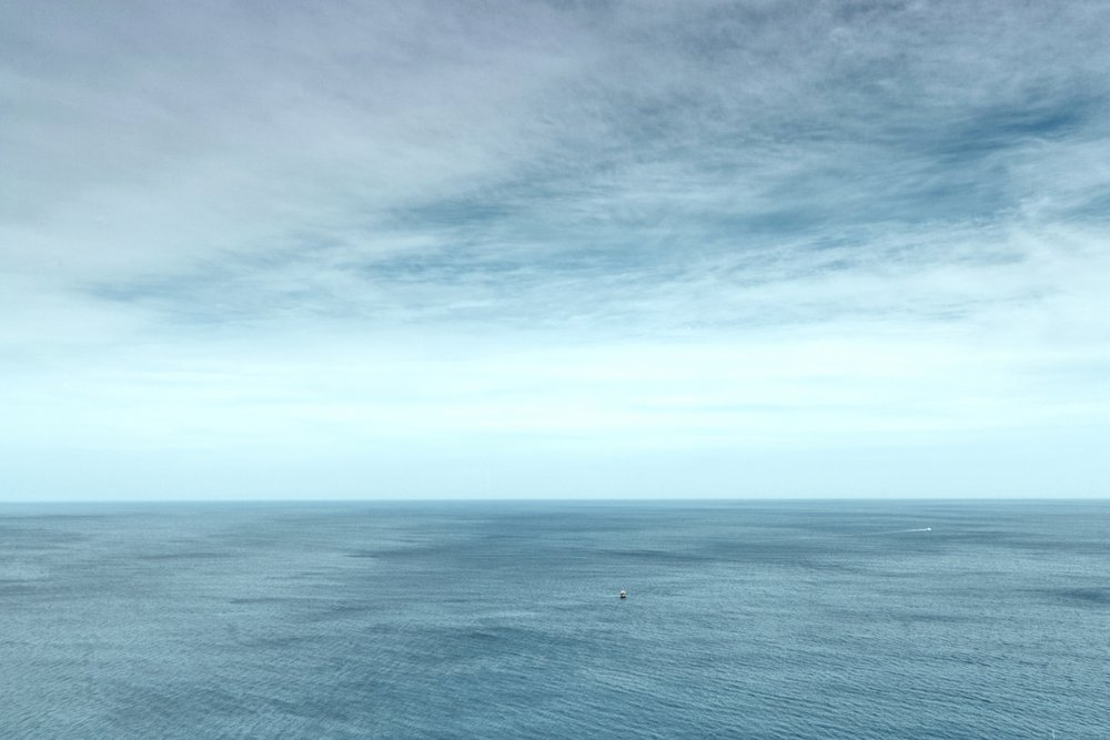 Calm Ocean Horizon by Shijimi