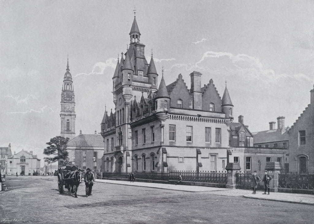 Scotland Greenock, the Court House (b/w photo)