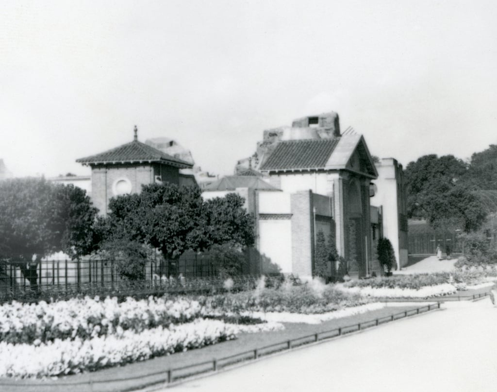 The Reptile House at London Zoo in 1928 with formal flower beds along