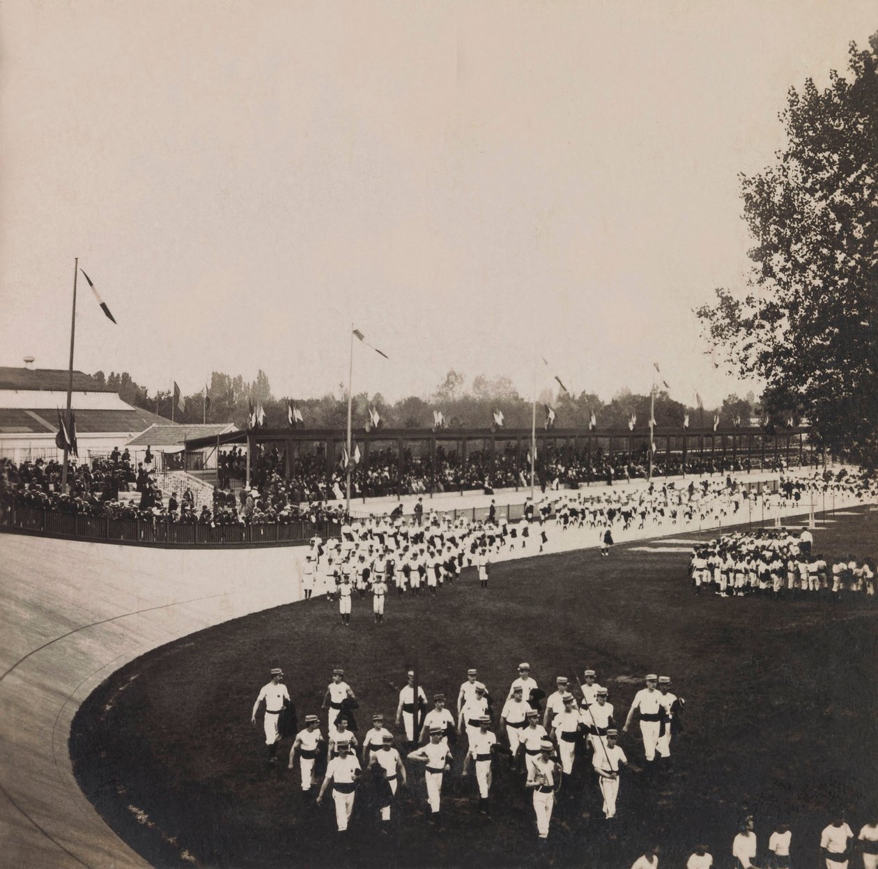 Universal Exposition of 1900 in Paris: Exposition de Vincennes, gymnastic competition by Anonymous Anonymous