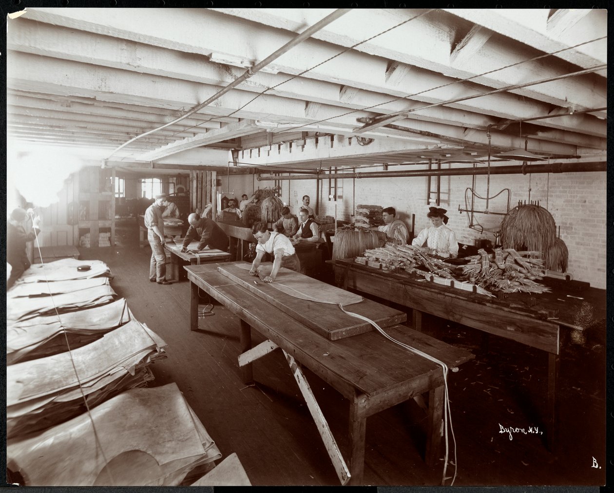 Interior view of the New York Leather Belting Co., New York, 1906 by Byron Company