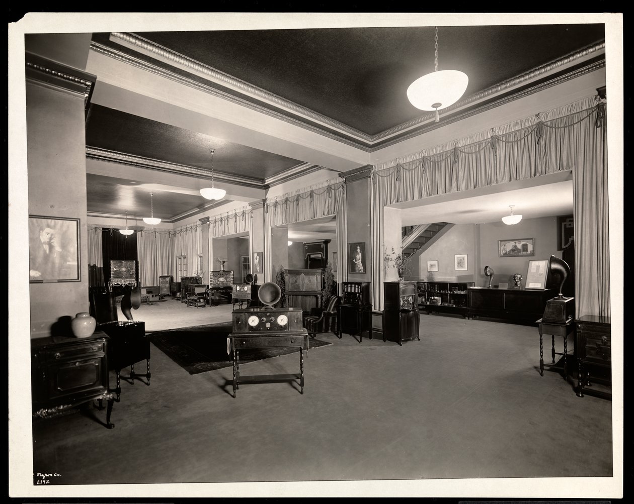 Radiolas arranged on the floor of a Vocalion salesroom at Aeolian Company, 29 West 42nd Street, New York, 1924 by Byron Company