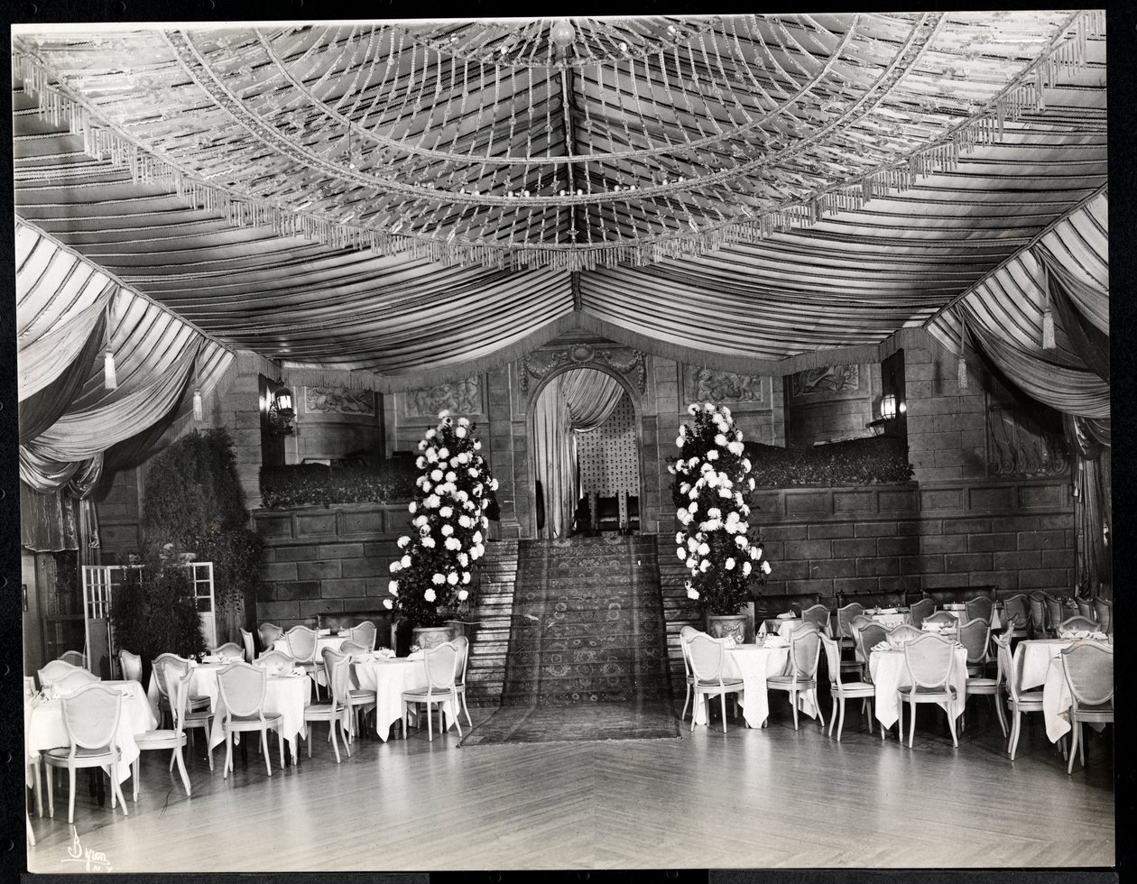 Reception room at the Ritz-Carlton Hotel, 1915 or 1916 by Byron Company