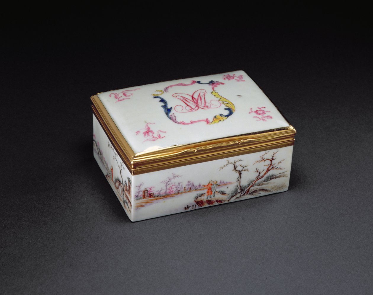 A Monogrammed Snuff Box, Qianlong Period (1736-95) c.1750