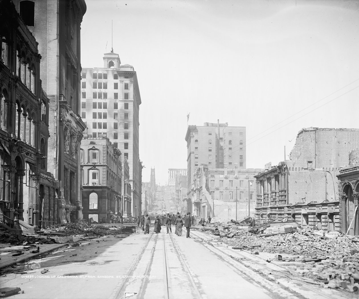 Looking up California Street from Sansome Street, San Francisco by Detroit Publishing Co.