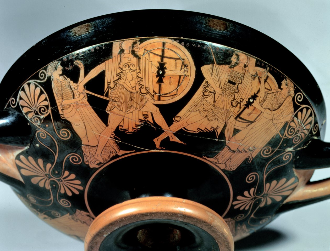 Menelaos, accompanied by Aphrodite, pursues Paris who runs towards Artemis, detail from the outside of an Attic red-figure cup by Douris