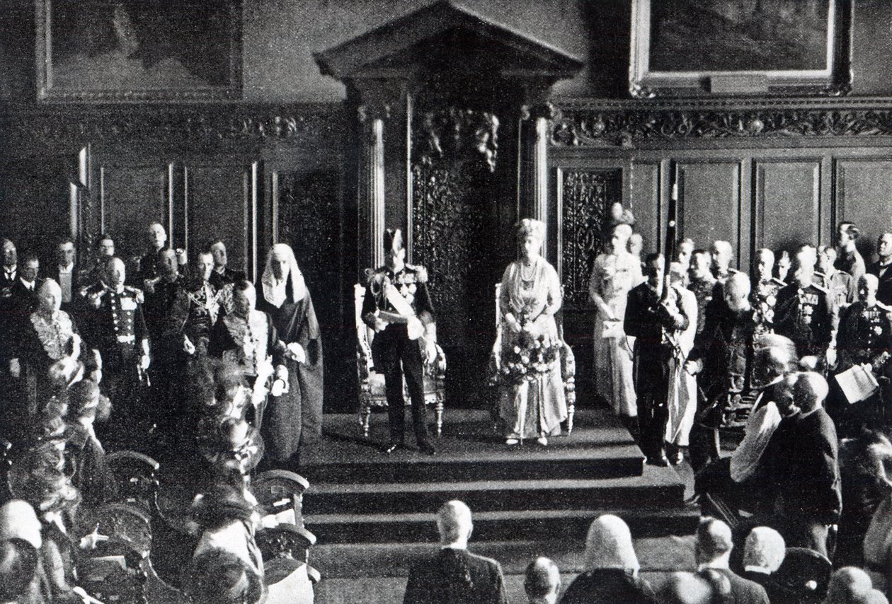 The King Making His Appeal for Peace to the People of Ireland in the City Hall, illustration from 