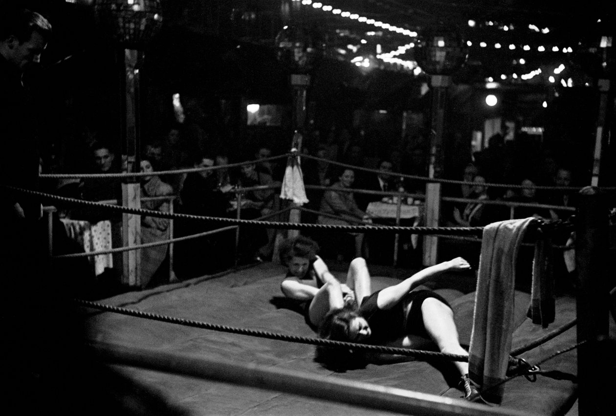 Women wrestling in the Jungmuehle, Hamburg, Germany by Erich Lessing