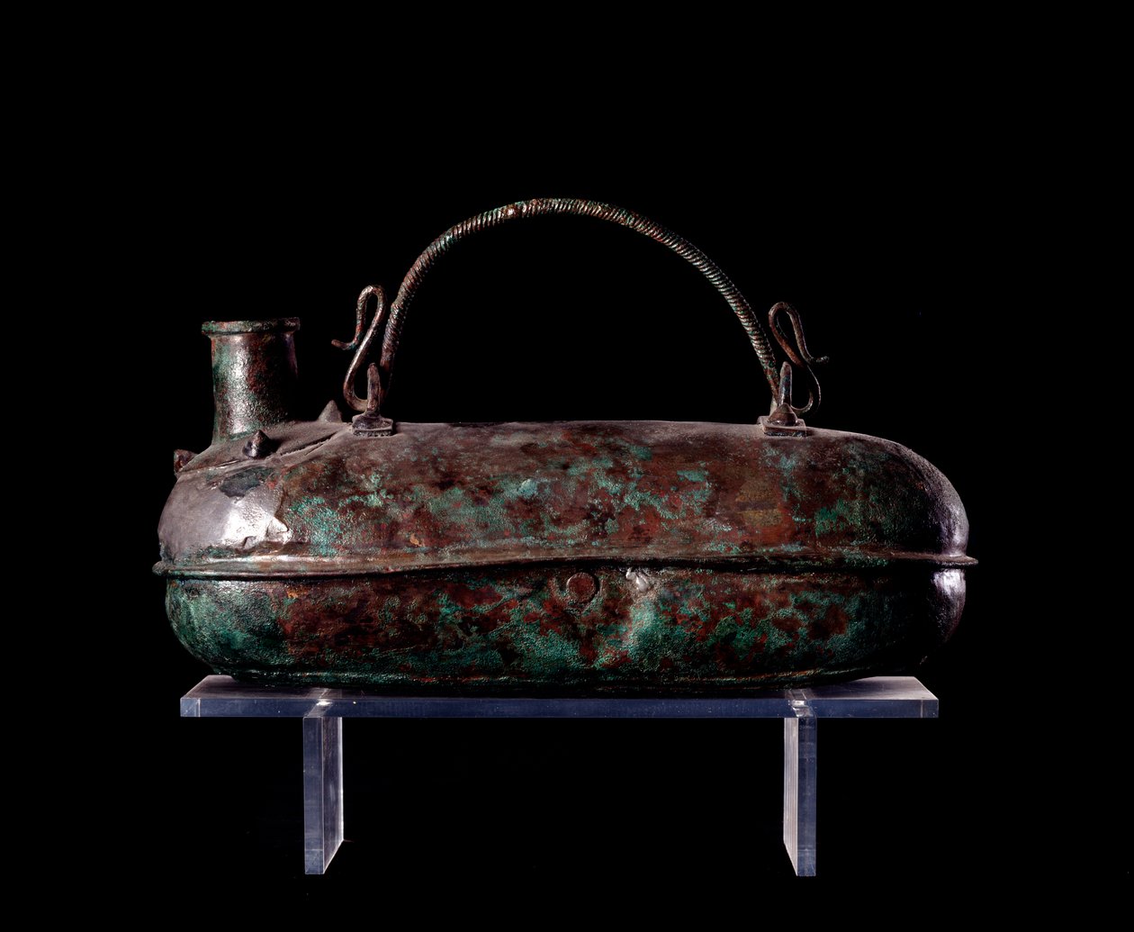 Etruscan civilization: bronze askos from the tomb of the Bronze Char in Vulci, 680-670 BC by Etruscan