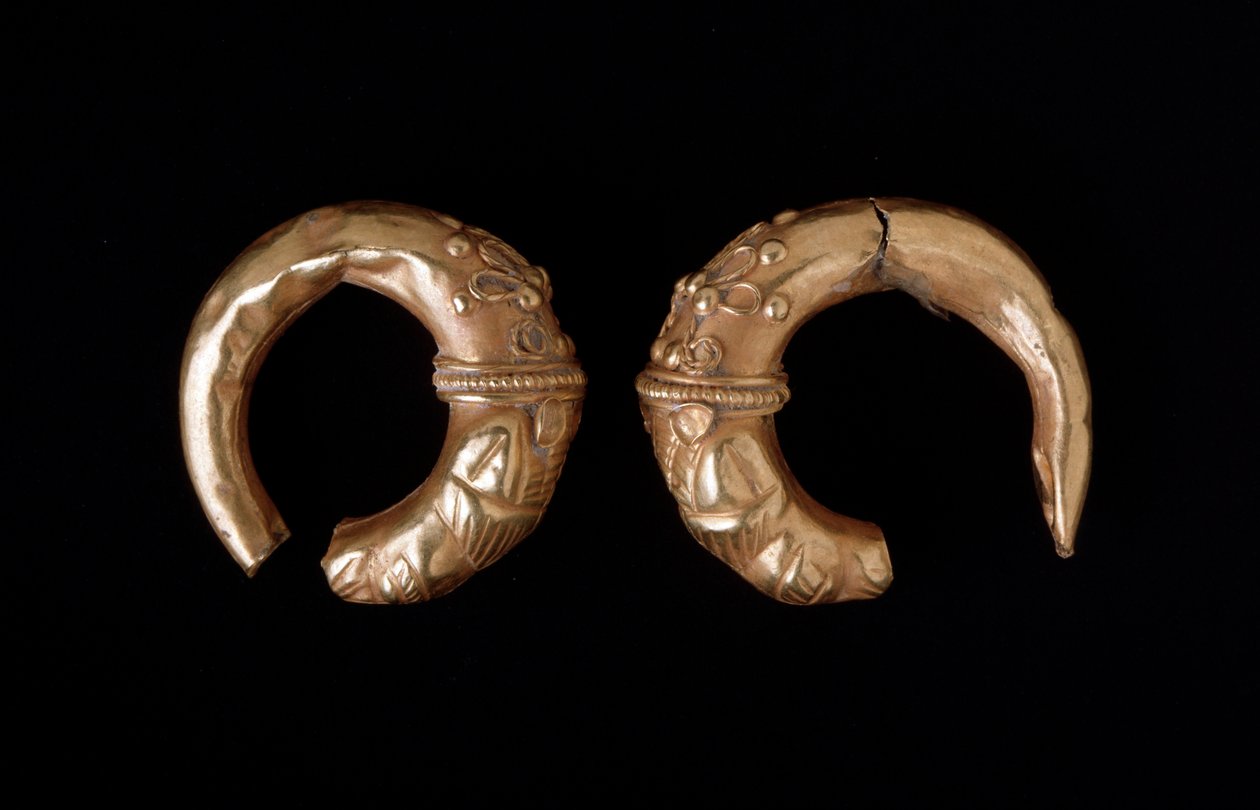 Golden Earrings, 450-400 BC by Etruscan