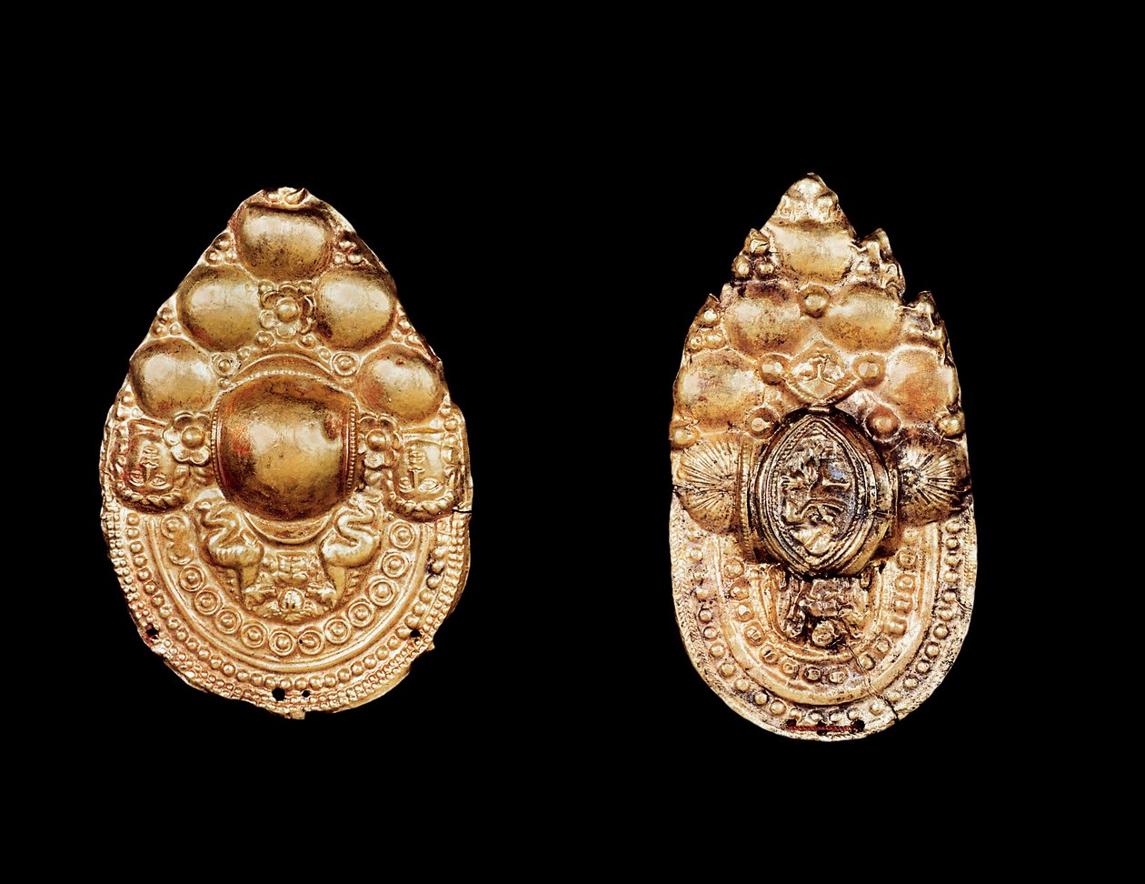 Etruscan Jewellery: Gold Earring by Etruscan Etruscan