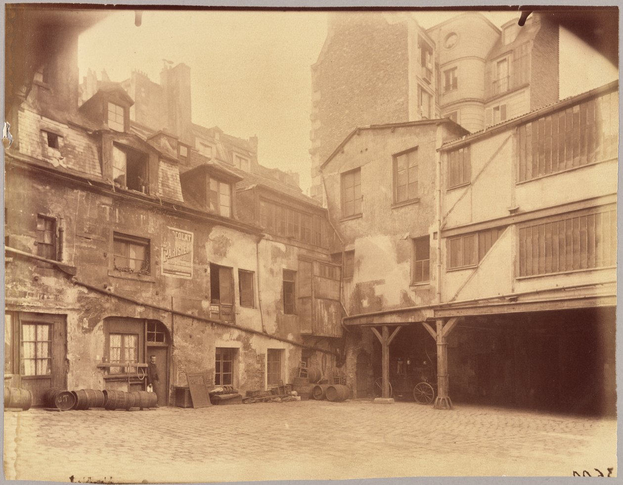 Auberge du Cheval Blanc, 5 rue Mazet by Eugène Atget