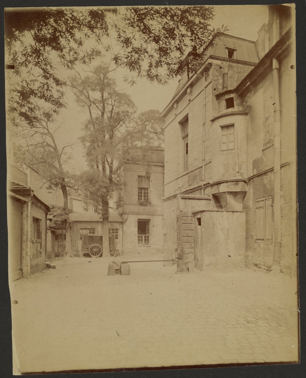 Hotel Lavaliere, Rue Saint-Jacques by Eugène Atget