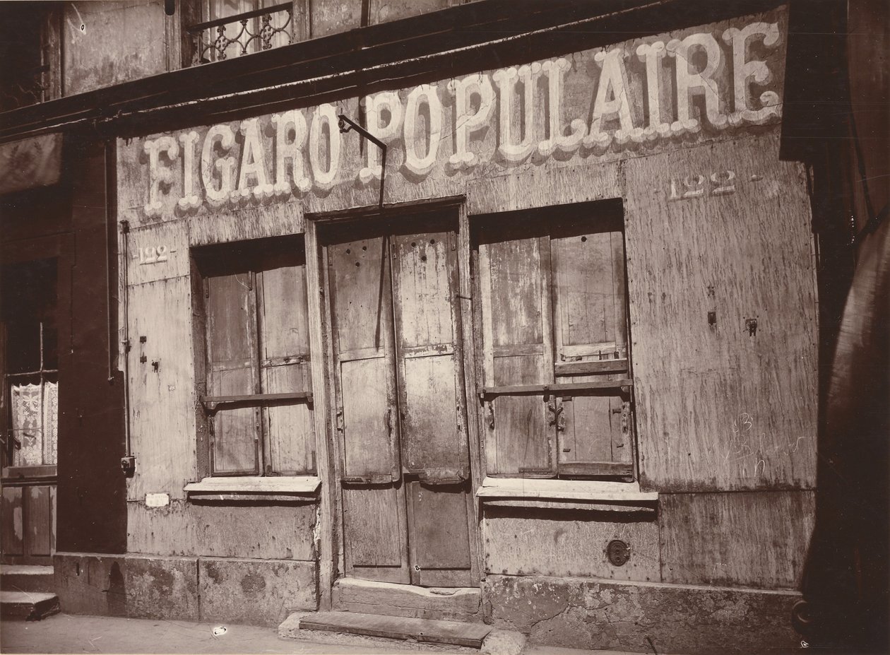 Le Figaro populaire, 122 Boulevard de la Villette (Barbershop facade, 122 Boulevard de la Villette) by Eugène Atget