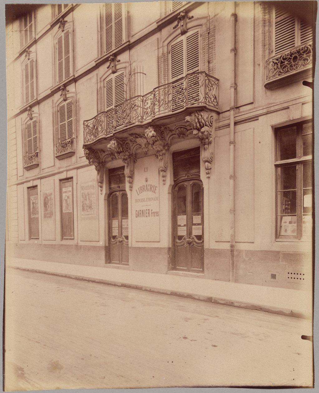 Librairie Garnier Frères, 6 rue des Saints-Pères by Eugène Atget
