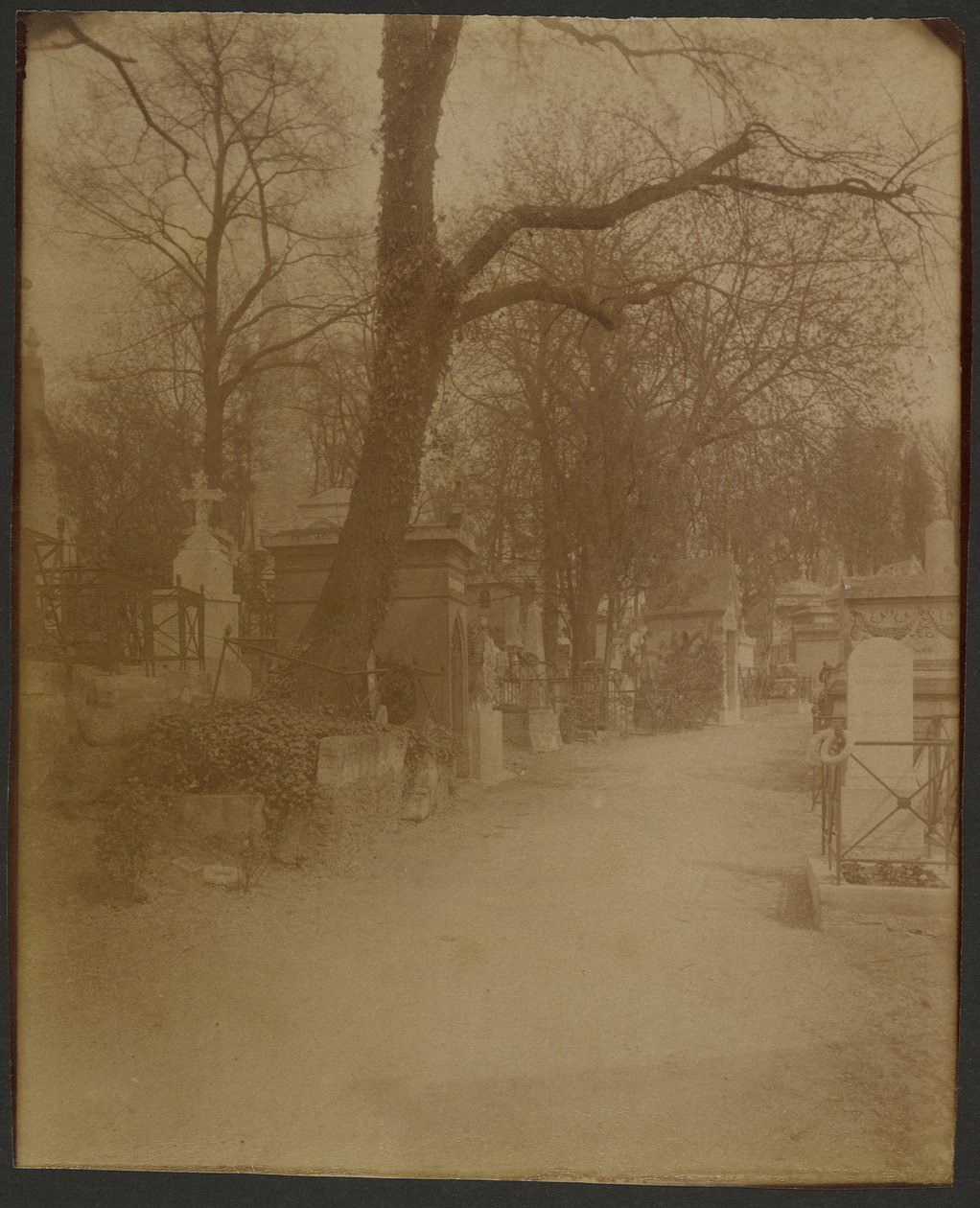 Père Lachaise by Eugène Atget