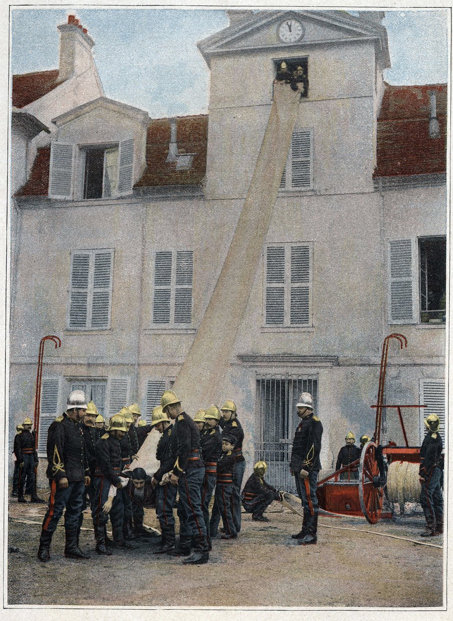 Firefighters of Paris. The rescue comes first. Climbing to arrive near the disasters is done immediately by means of the hooks, the chair knots or the lifebag mounted by the pump manager and the first servant. The sappers below support the end of it by French School