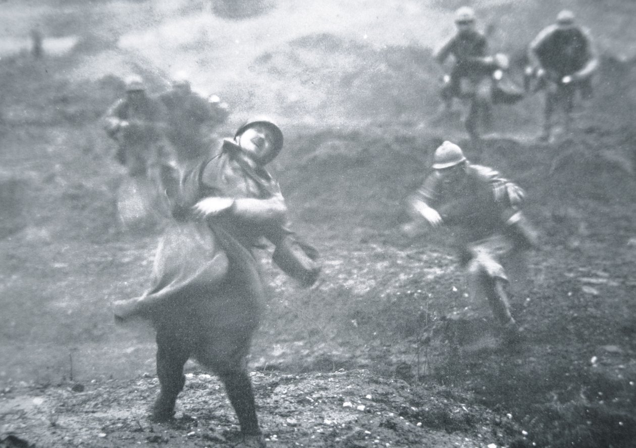 WWI French soldier hit by gunfire during an advance on the Western Front by French School