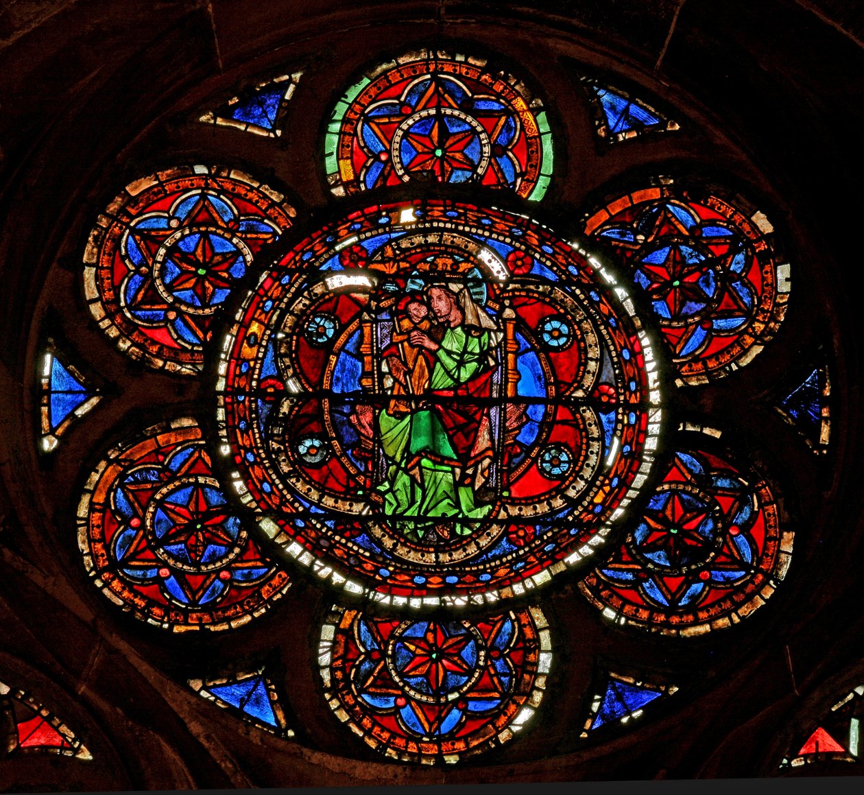 Window w10 depicting the Virgin and Child by French School