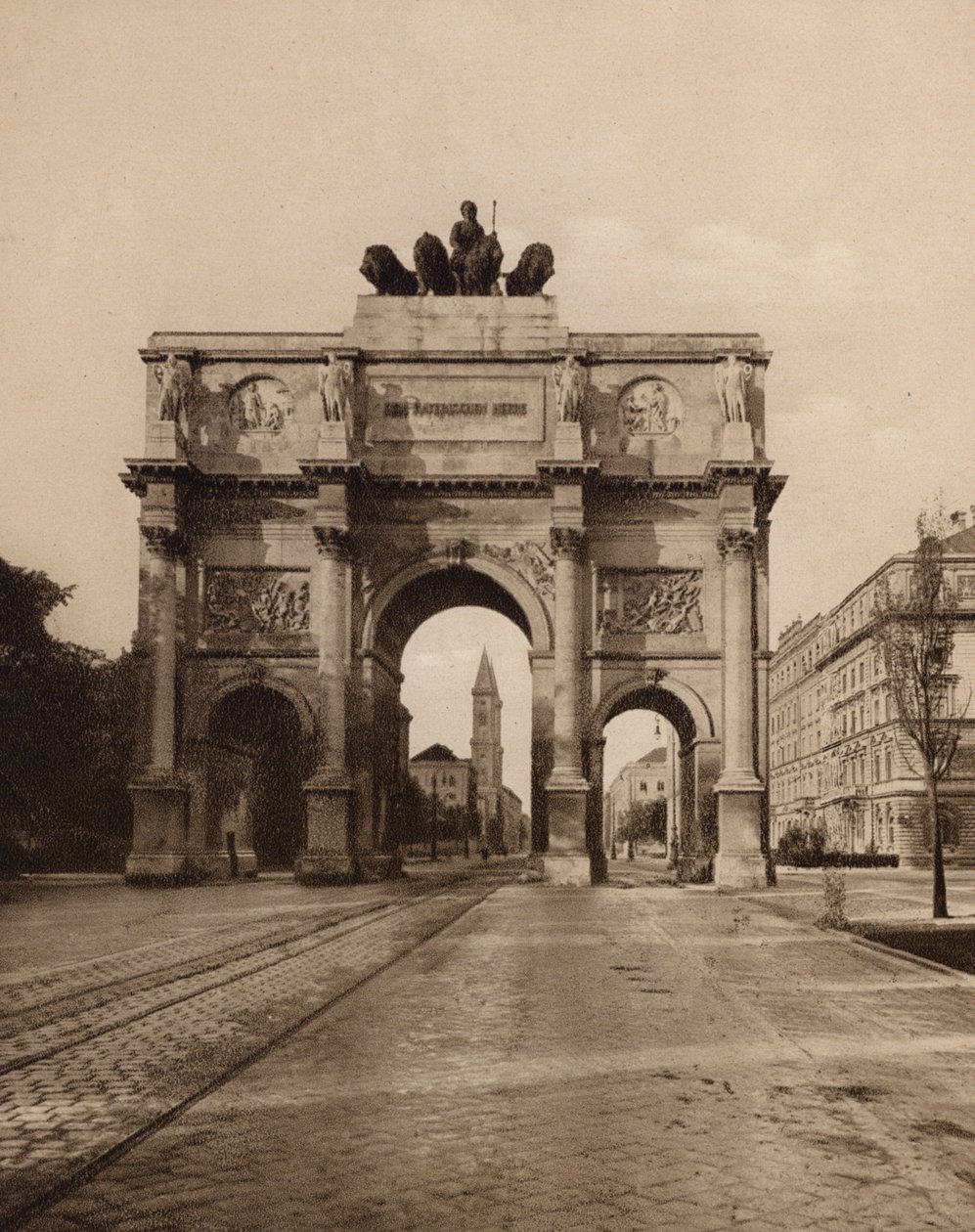 Munich: Victory Gate by German Photographer