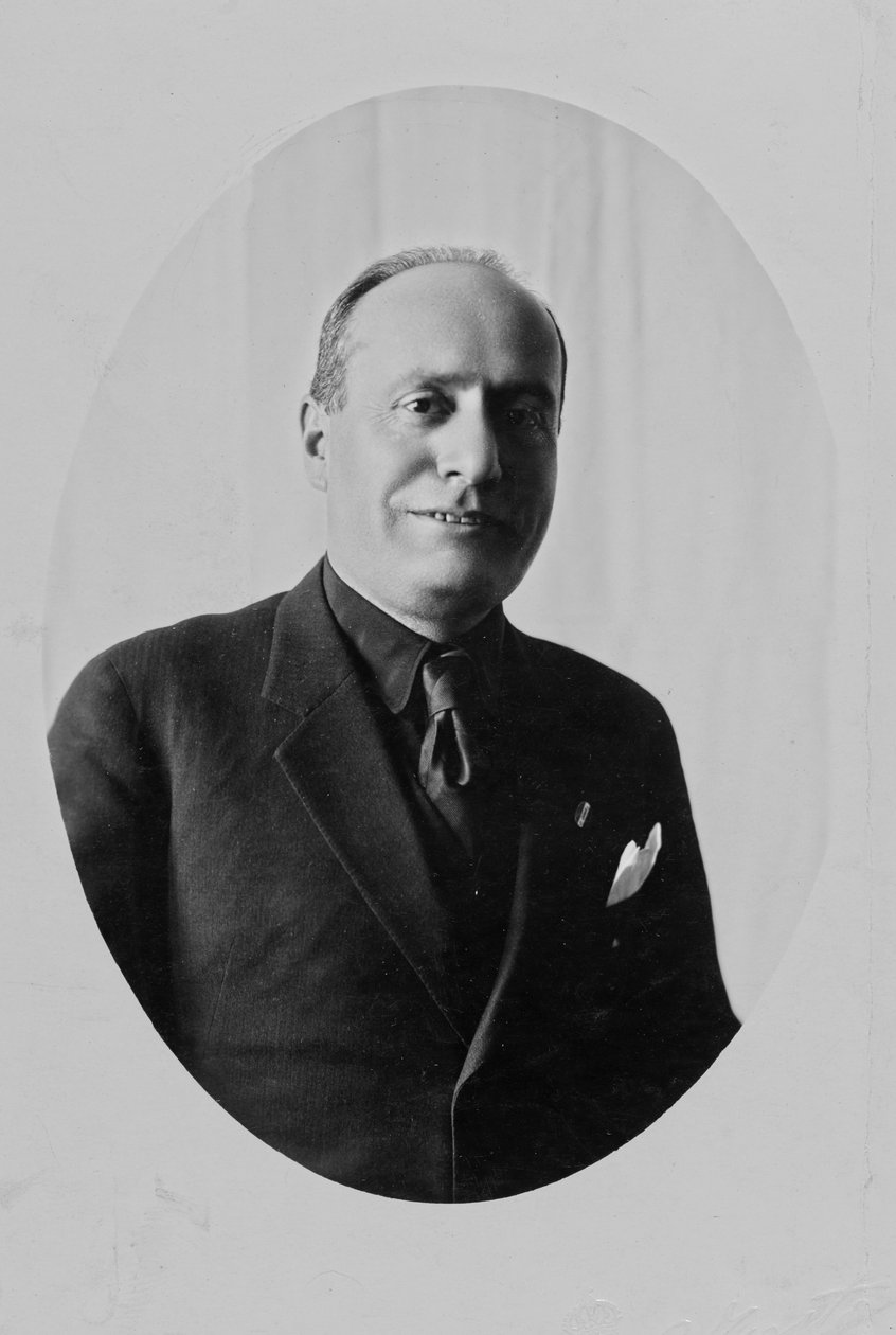 Album 'Duce': Benito Mussolini Passport Photo in Civilian Clothes (photo)