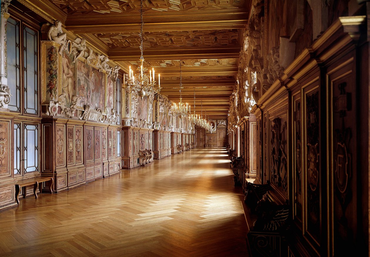 Renaissance architecture: view of the gallery of Francois I at the ...