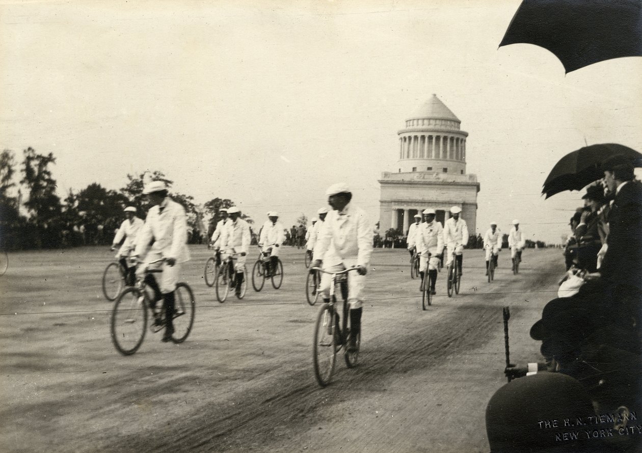 Cyclists on Riverside Drive, near Grant