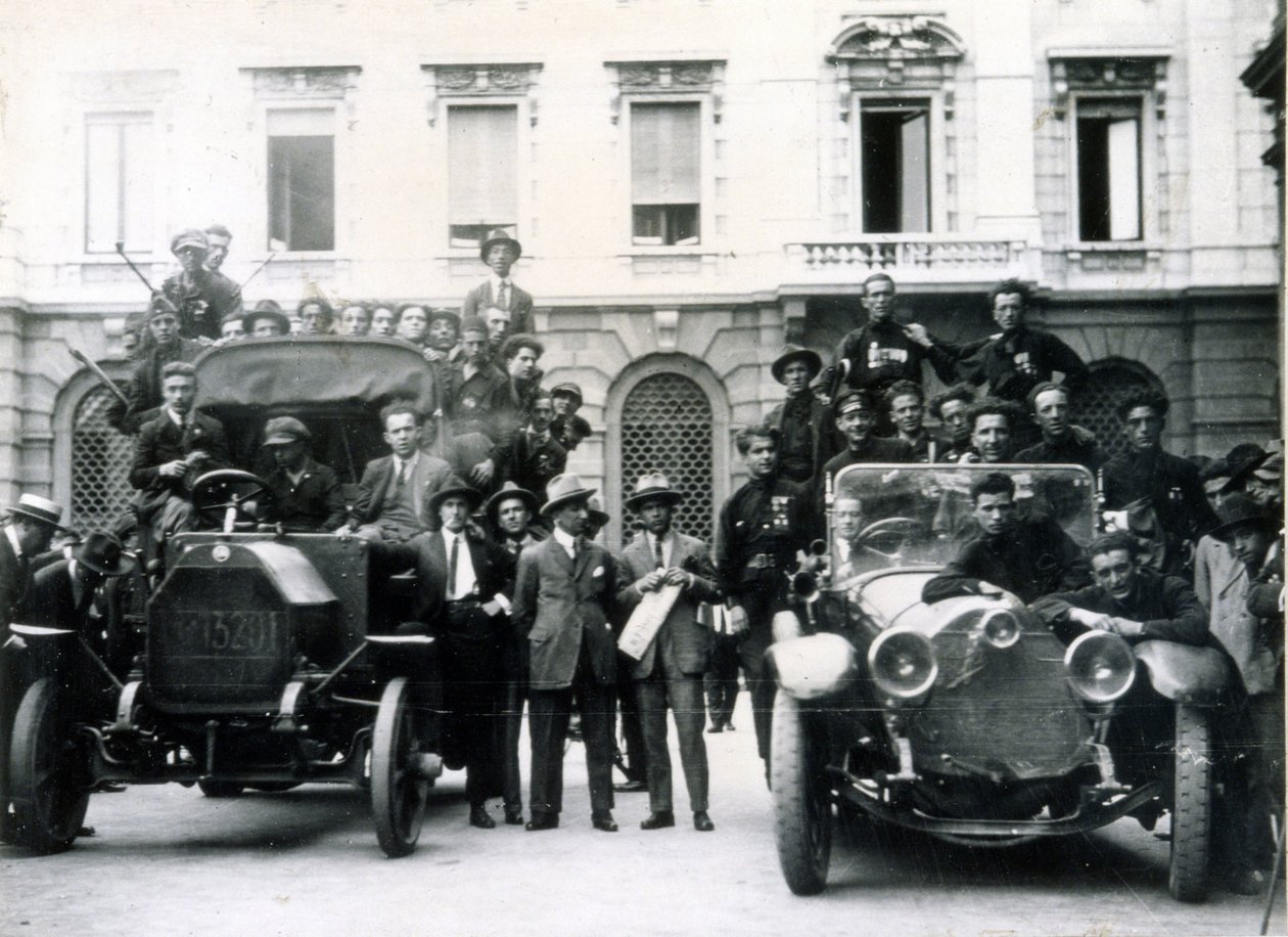Milan, 3 and 4 August 1922. The reaction of the fascists to the strike. Action teams at Scala Square by Italian Photographer