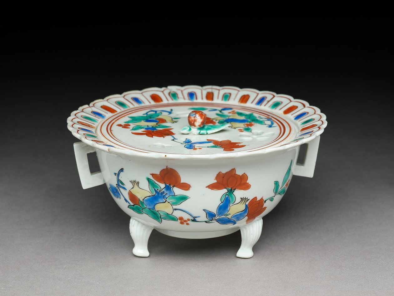 Koro bowl with a flat lid, Kakiemon related ware by Japanese School