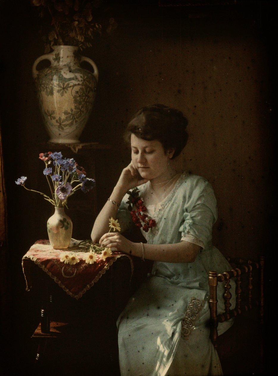 Woman with flowers by Johannes Hendrikus Antonius Maria Lutz