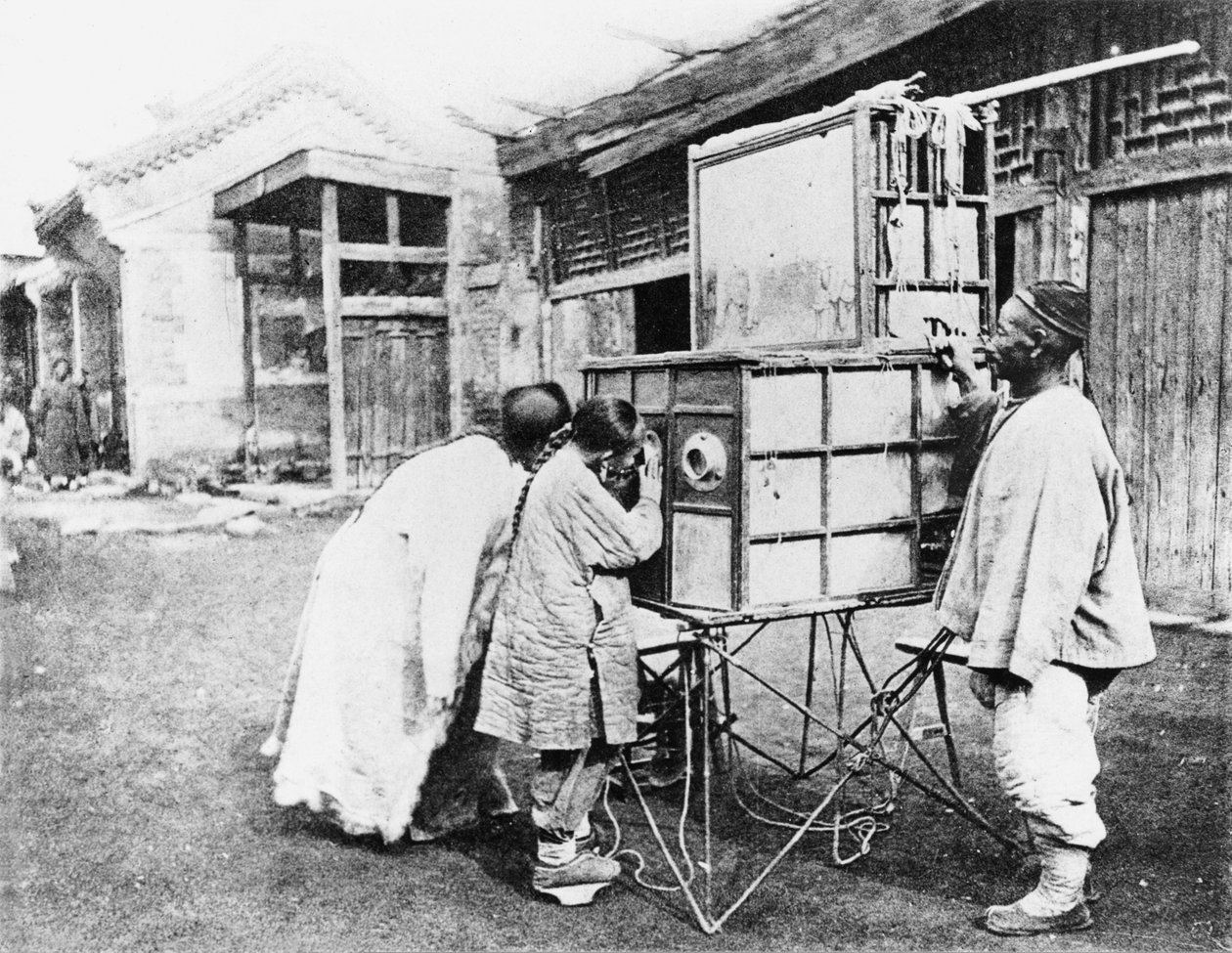 The magic lantern, c.1870 by John Thomson