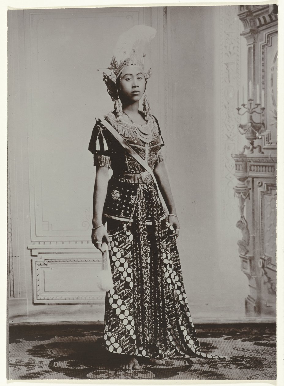Portrait of a Javanese Woman Holding a Fan and Wearing a Crown