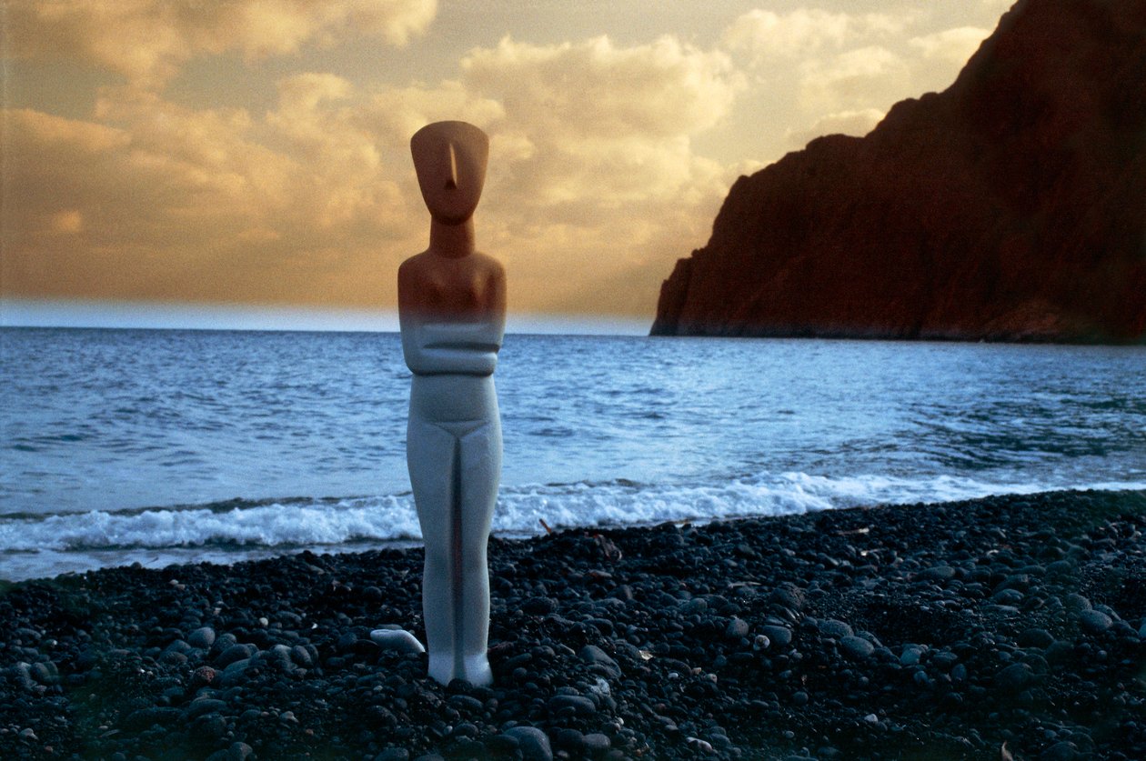 Cycladic Idol on the Beach, Cyclades Islands, Greece, Cycladic Civilization by Unbekannt Unbekannt