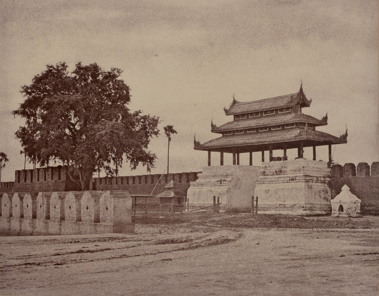 Amerapoora: Ooh-nein Gate of the City by Linnaeus Tripe
