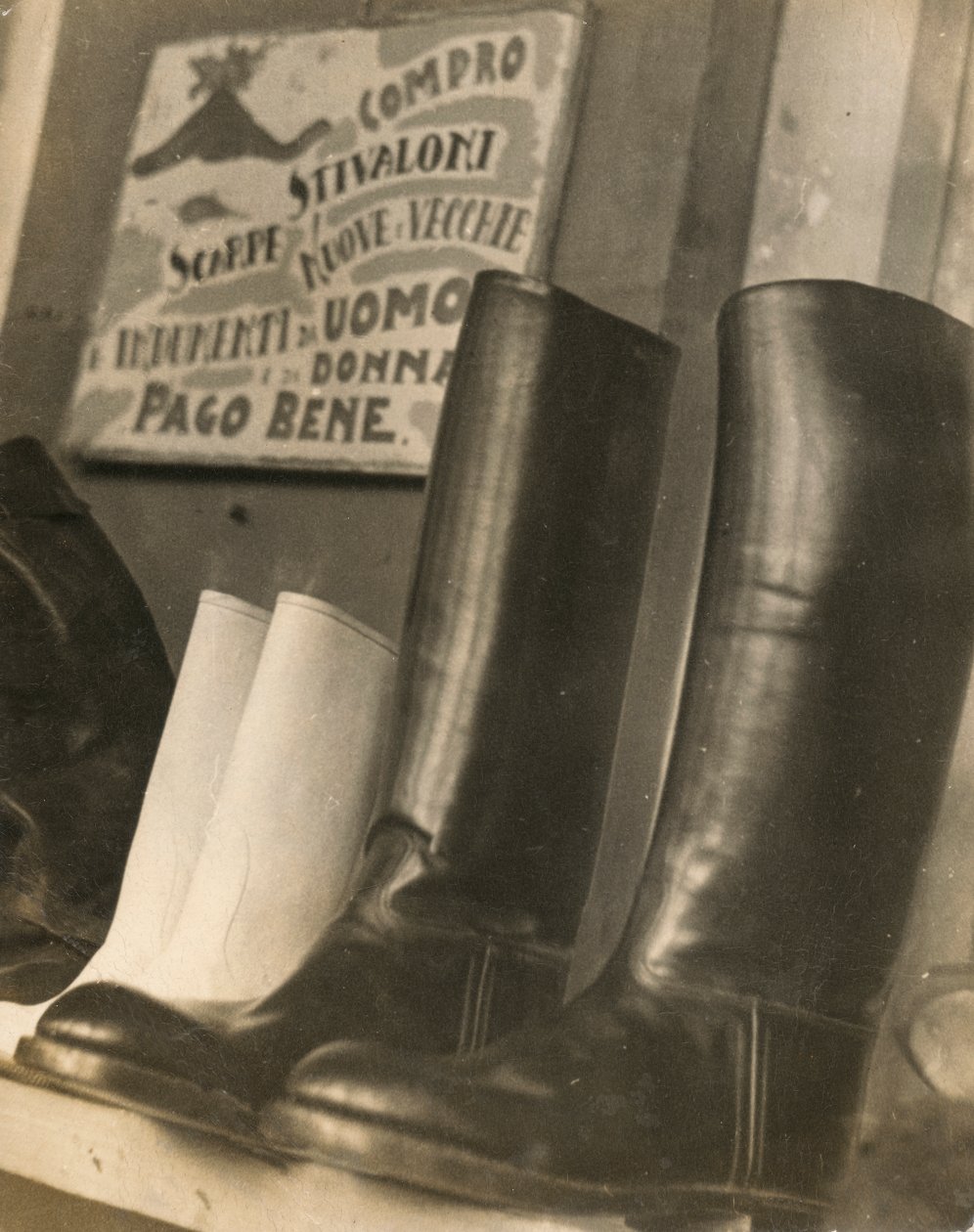 Shoe Sale and Used Clothing by Luigi Leoni