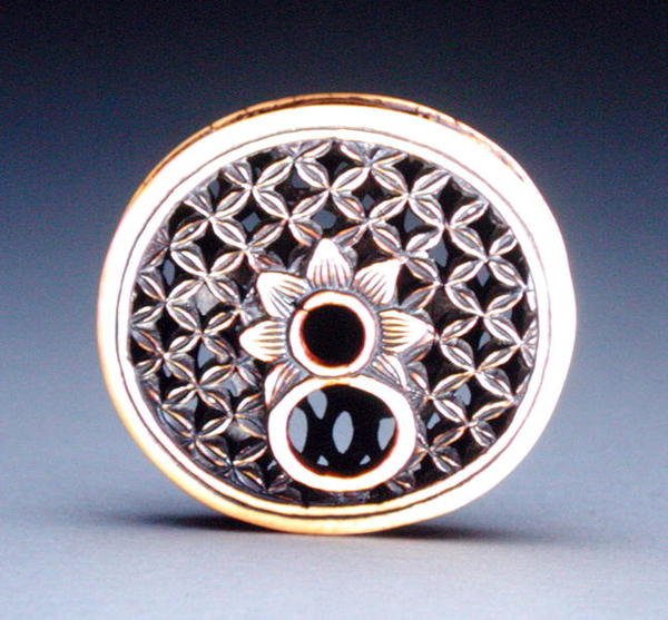 Reverse of a Netsuke by Ozaki Kokusai