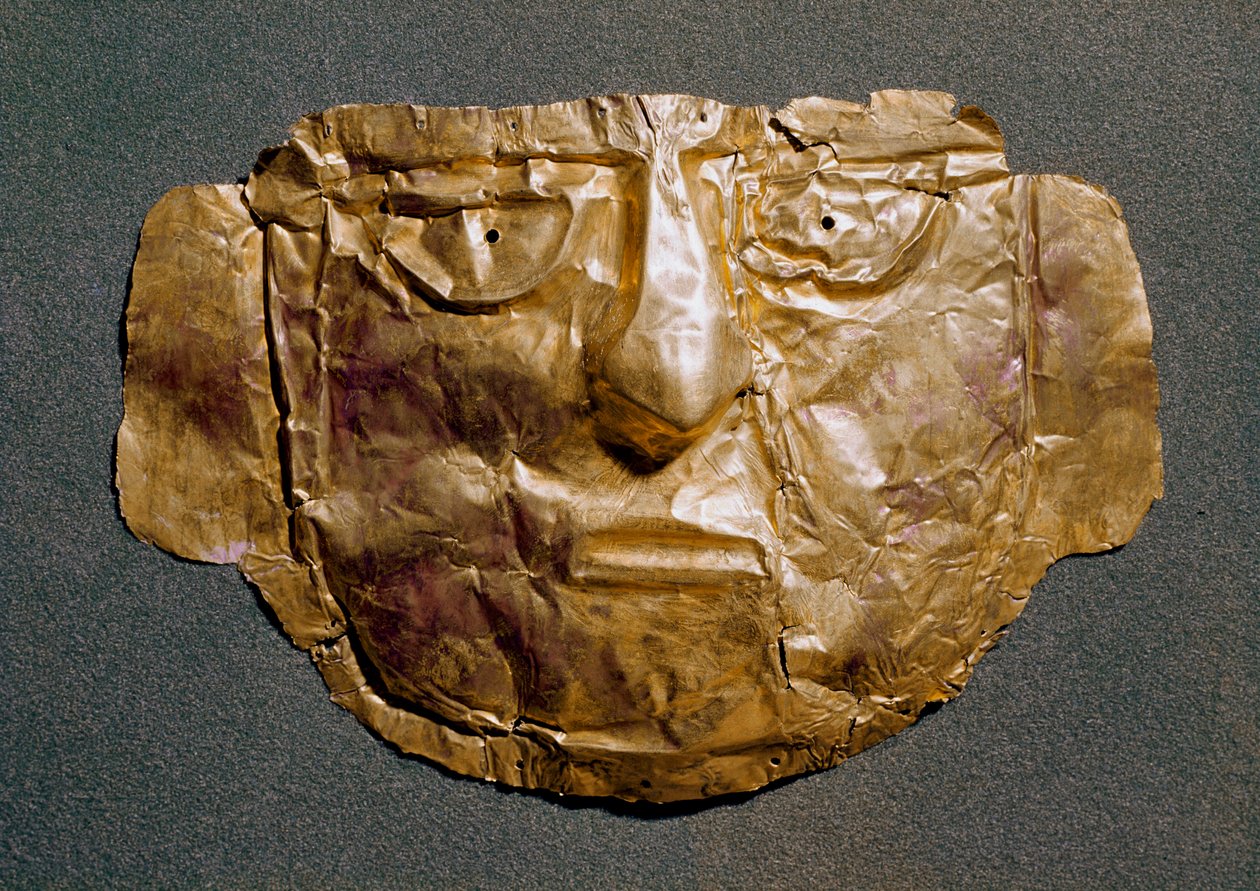 Precolombian civilization (Peru): gold mask dating from the period preceding the Spanish conquest. 15th century by Pre-Columbian