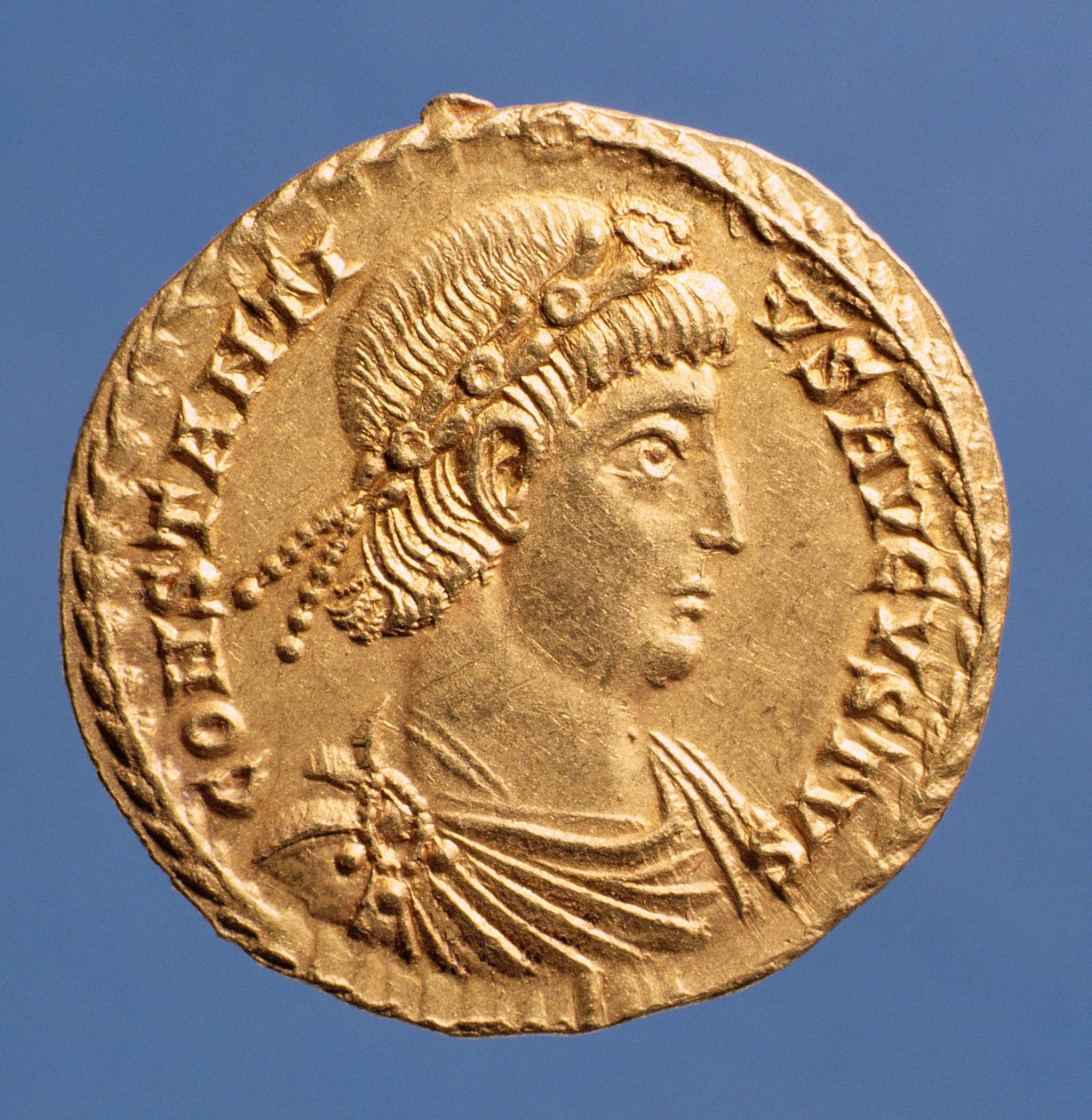 Solidus (obverse) of Constantinius II draped, wearing a jewelled diadem. Inscription: CONSTANTIVS AVGVSTVS by Roman