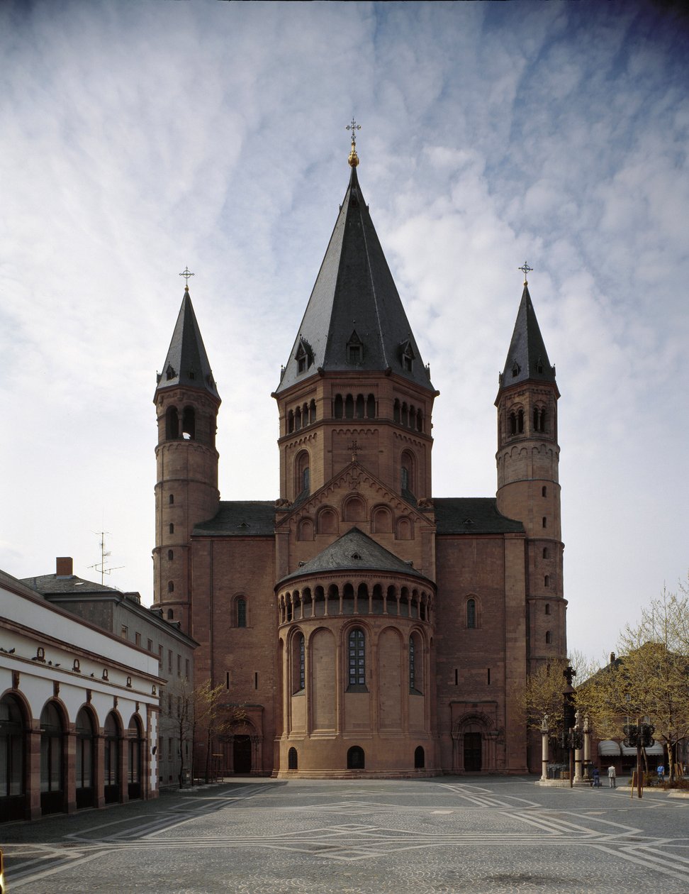 Romanesque art: view of the cathedral of Saint Martin, built between the 10th and 12th centuries by Romanesque