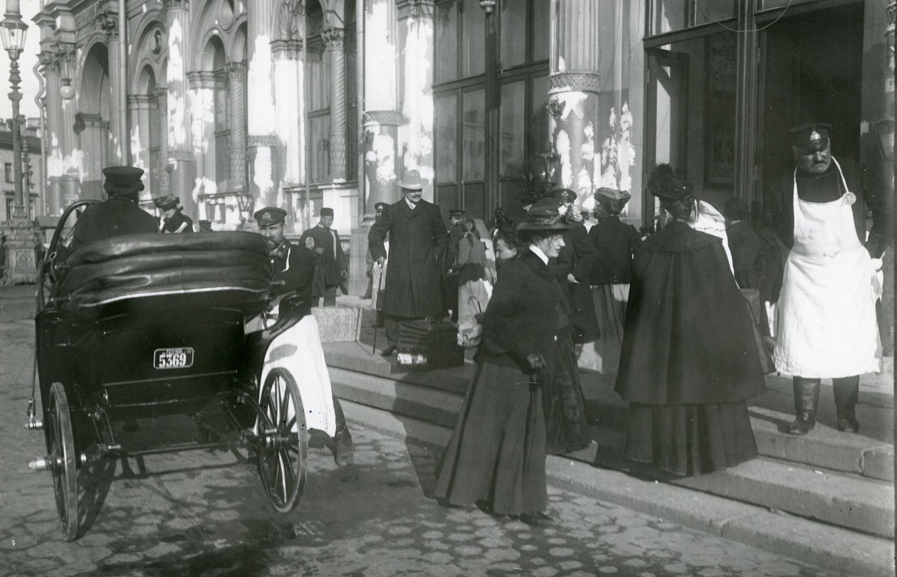 Porters and passengers outside Nicholas Railway Station, Nevsky Prospekt, St Petersburg, c.1913 by Russian Photographer