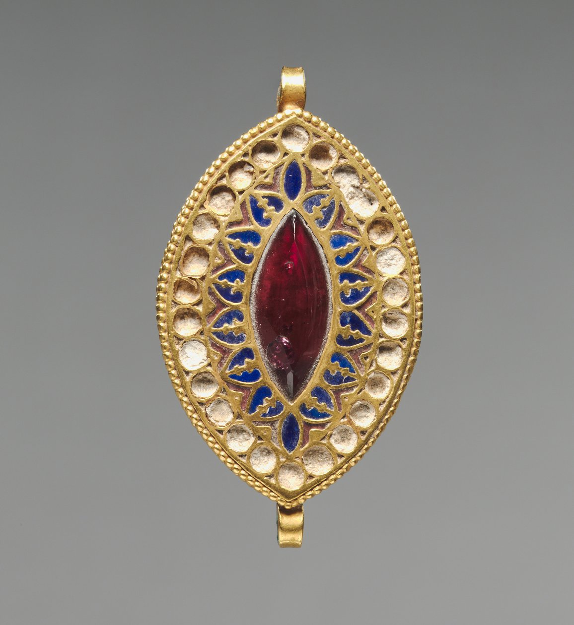 Almond-Shaped Pendant, 400-600 by School Byzantine