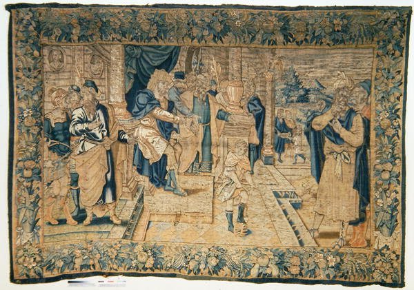 Moses standing on the pharaoh