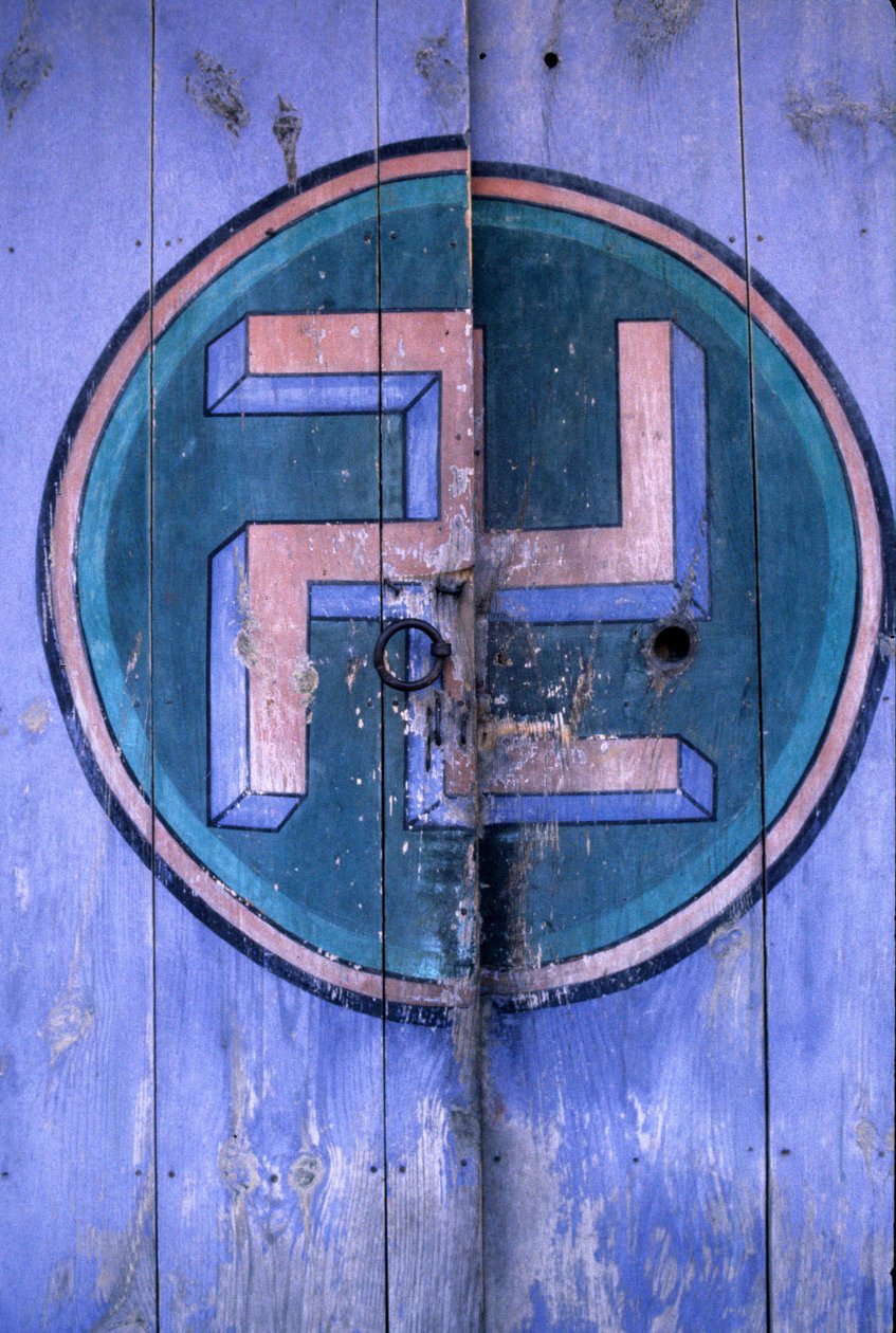 Symbol of Buddhism on one of the gates of the temple 
